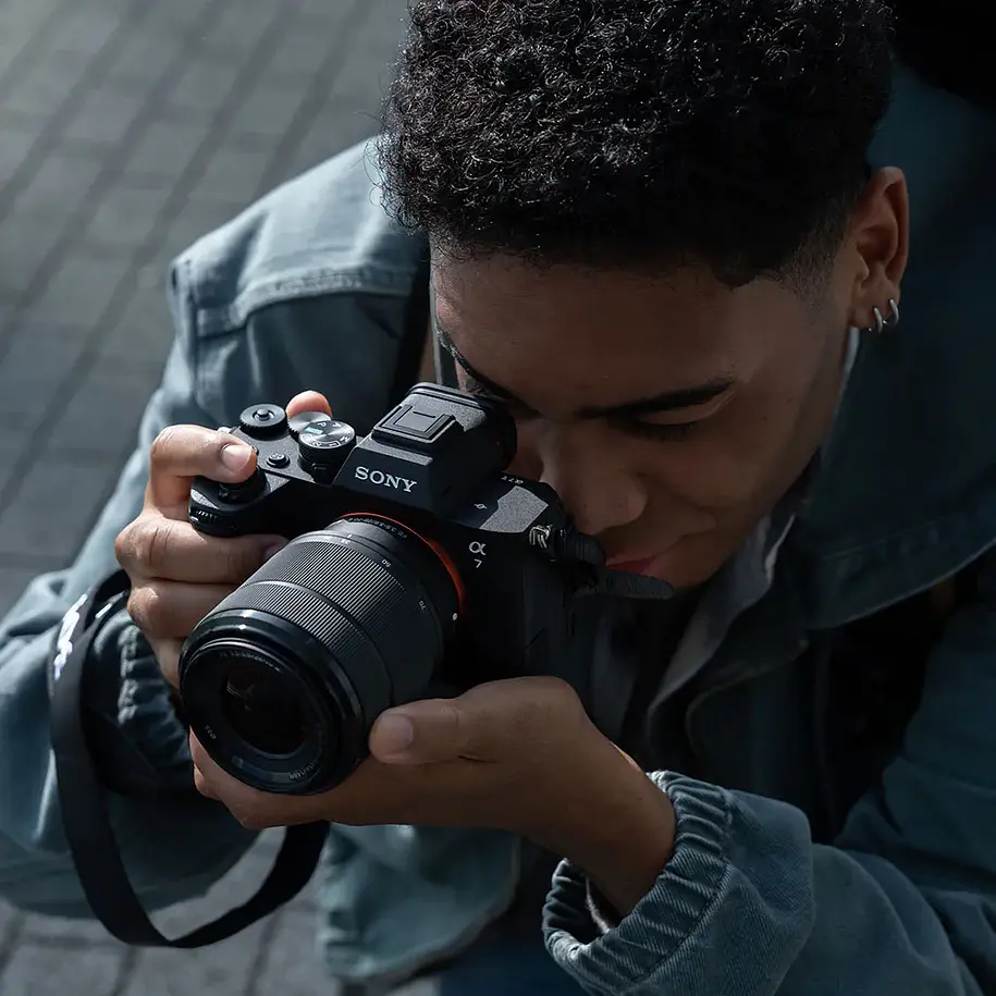 Sony A7 V Cámara Híbrida Full-Frame y Lente 28-70mm 2da Gen - ILCE-7M5M E38 22
