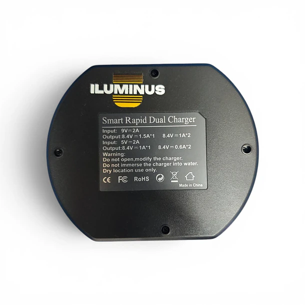 Iluminus Cargador Doble Baterías Serie NP-F  /  NP-F550, NP-F970,  NP-F990 2