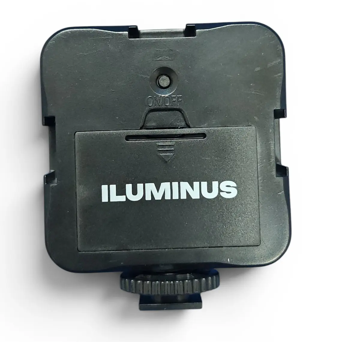 Iluminus IL-WL62-W  Luz Led Compacto Funciona Con Pilas AAA 4