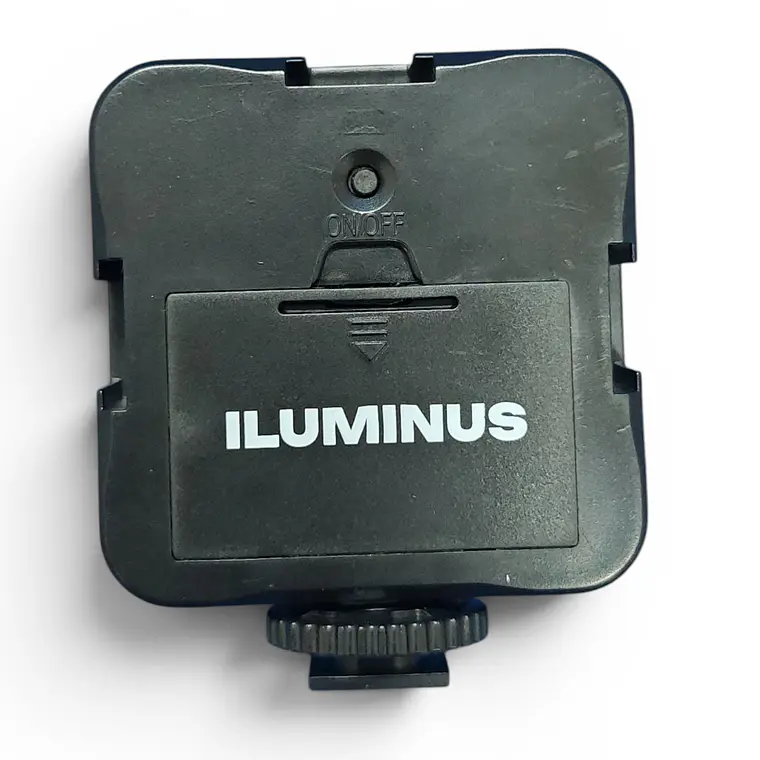 Iluminus IL-WL62-W  Luz Led Compacto Funciona Con Pilas AAA 4