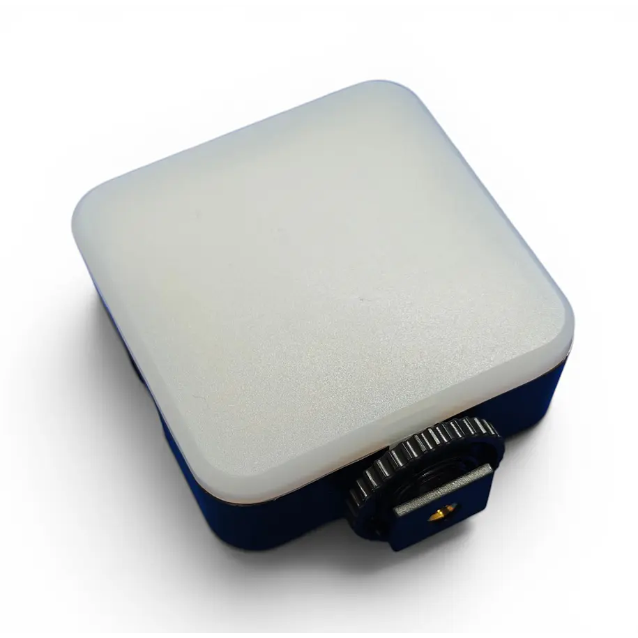 Iluminus IL-WL62-W  Luz Led Compacto Funciona Con Pilas AAA 1