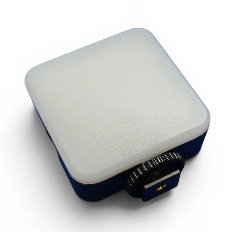 Iluminus IL-WL62-W  Luz Led Compacto Funciona Con Pilas AAA 1