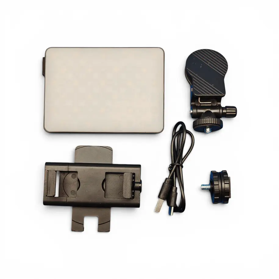 Iluminus IL-M16RGB Luz Led RGB Con Accesorios de Montaje 5