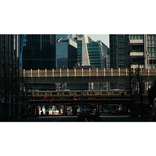 Câmera digital para vídeo e fotografia Canon EOS R6 V com lente RF 20-50mm f/4L IS USM PZ 7K 17