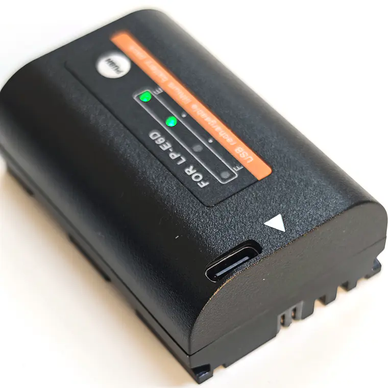 Iluminus IL-LP-E6D-USBC Batería Con Puerto Usb-C de Carga Para Cámaras Que Usan LP-E6P o LP-E6N 10