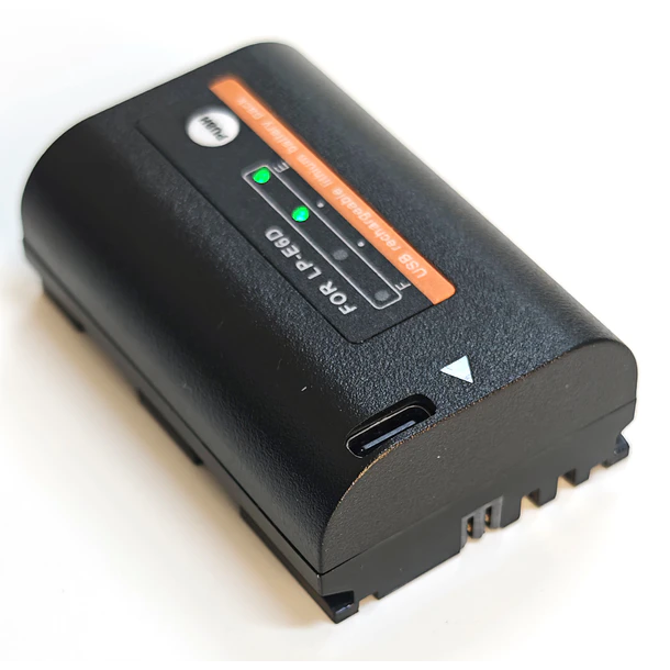 Iluminus IL-LP-E6D-USBC Batería Con Puerto Usb-C de Carga Para Cámaras Que Usan LP-E6P o LP-E6N 11