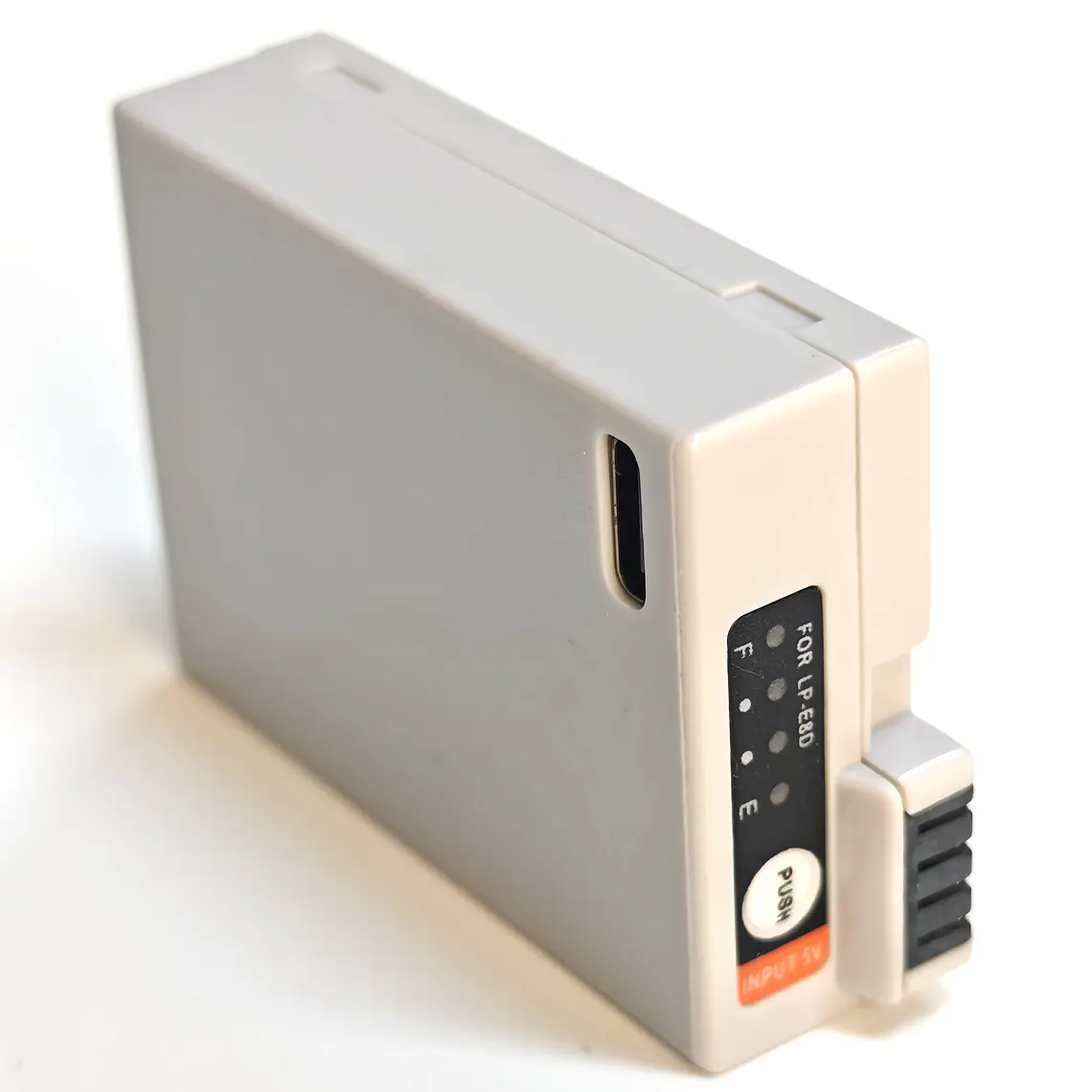 Iluminus IL-LP-E8-USBc Batería Con Puerto Usb-C de Carga Para Cámaras Que Usan LP-E8 2