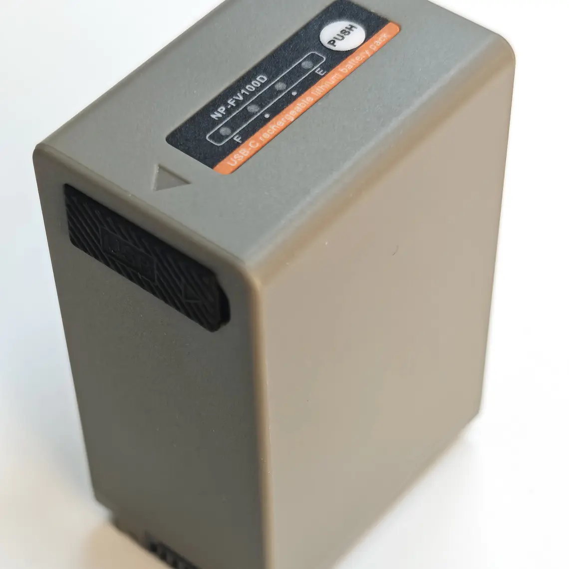 Iluminus IL-NP-FV100A-USBc Batería Con Puerto Usb-C de Carga y Salida USB Para Cámaras Que Usan NP-FV100A 11