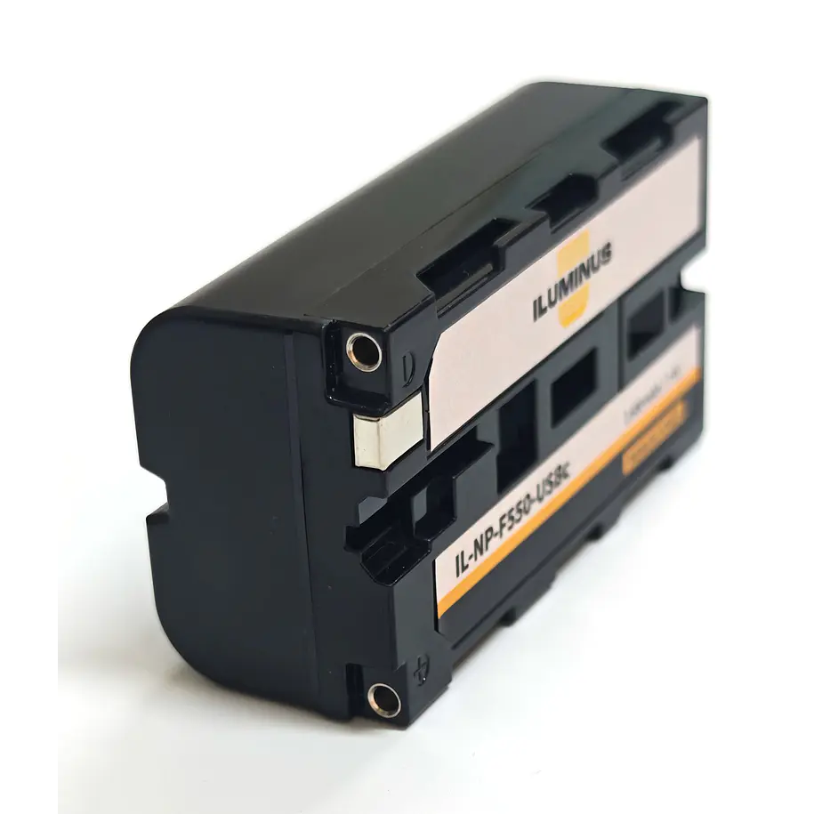 Iluminus IL-NP-F550-USB-C Batería Con Puerto de Carga Para Cámaras y Luces Que Usan Baterías NP-F550 / NP-F570 3