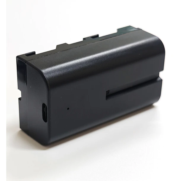 Iluminus IL-NP-F550-USB-C Batería Con Puerto de Carga Para Cámaras y Luces Que Usan Baterías NP-F550 / NP-F570 4