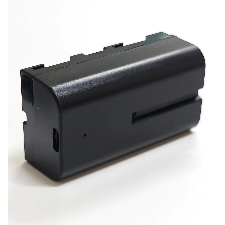 Iluminus IL-NP-F550-USB-C Batería Con Puerto de Carga Para Cámaras y Luces Que Usan Baterías NP-F550 / NP-F570 4
