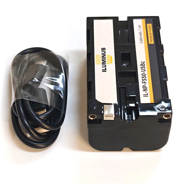Iluminus IL-NP-F550-USB-C Batería Con Puerto de Carga Para Cámaras y Luces Que Usan Baterías NP-F550 / NP-F570 6