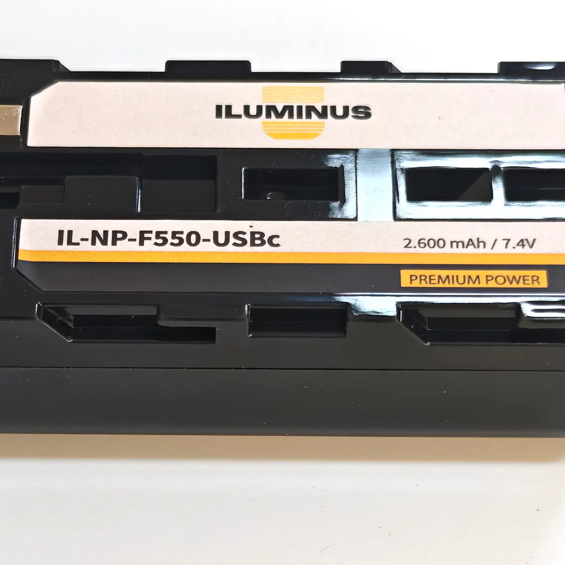Iluminus IL-NP-F550-USB-C Batería Con Puerto de Carga Para Cámaras y Luces Que Usan Baterías NP-F550 / NP-F570 7
