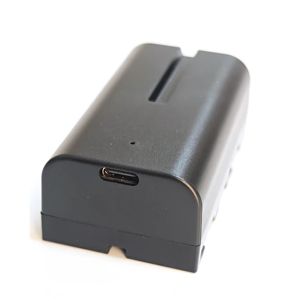 Iluminus IL-NP-F550-USB-C Batería Con Puerto de Carga Para Cámaras y Luces Que Usan Baterías NP-F550 / NP-F570 10