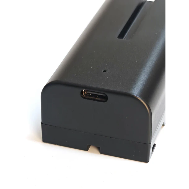 Iluminus IL-NP-F550-USB-C Batería Con Puerto de Carga Para Cámaras y Luces Que Usan Baterías NP-F550 / NP-F570 11