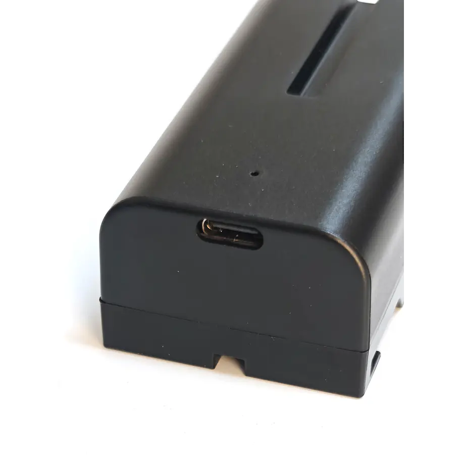 Iluminus IL-NP-F550-USB-C Batería Con Puerto de Carga Para Cámaras y Luces Que Usan Baterías NP-F550 / NP-F570 11