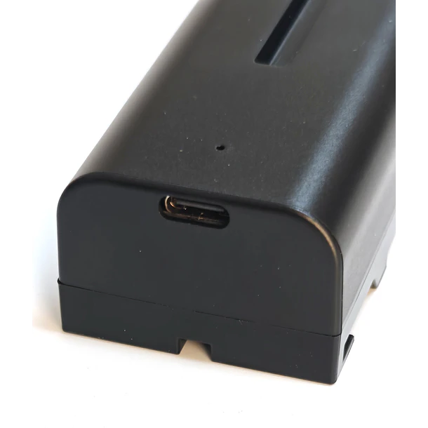 Iluminus IL-NP-F550-USB-C Batería Con Puerto de Carga Para Cámaras y Luces Que Usan Baterías NP-F550 / NP-F570 12