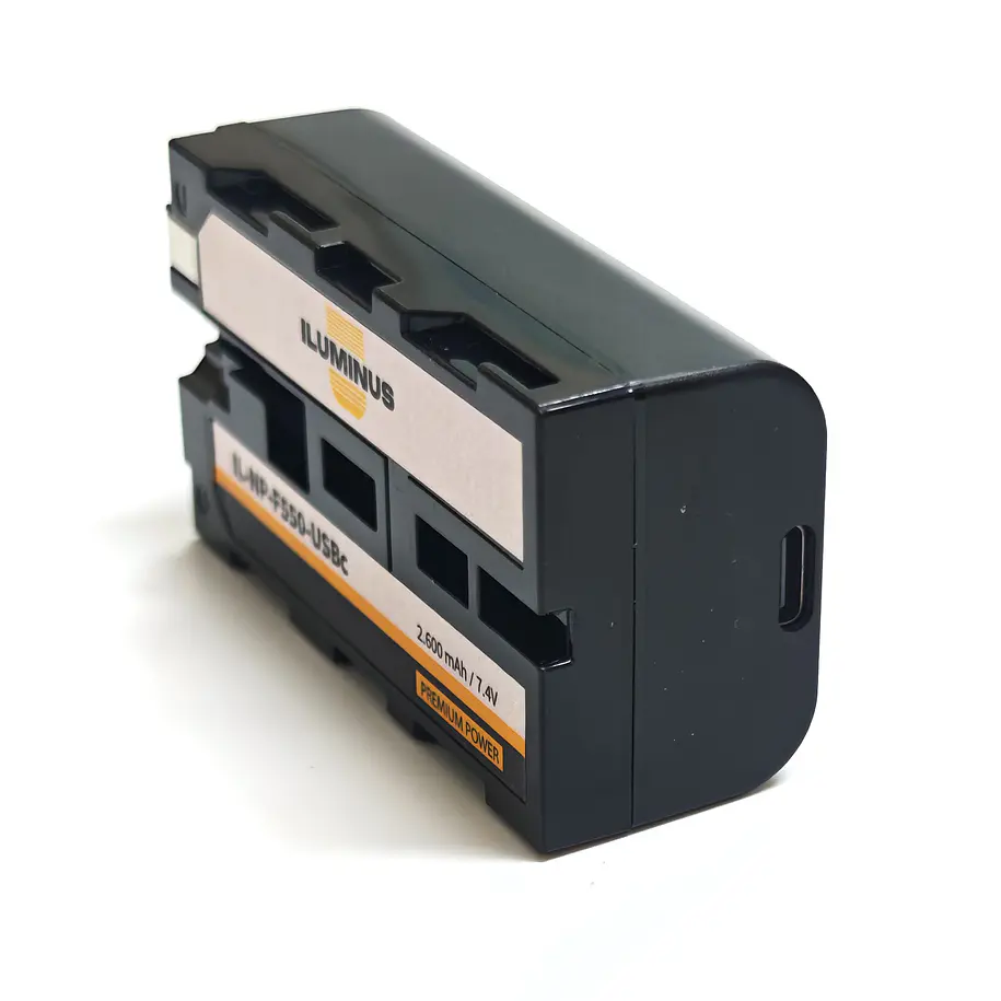 Iluminus IL-NP-F550-USB-C Batería Con Puerto de Carga Para Cámaras y Luces Que Usan Baterías NP-F550 / NP-F570 1