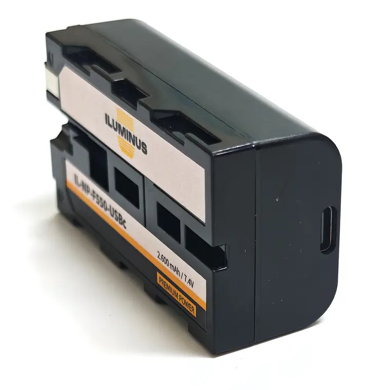 Iluminus IL-NP-F550-USB-C Batería Con Puerto de Carga Para Cámaras y Luces Que Usan Baterías NP-F550 / NP-F570 1