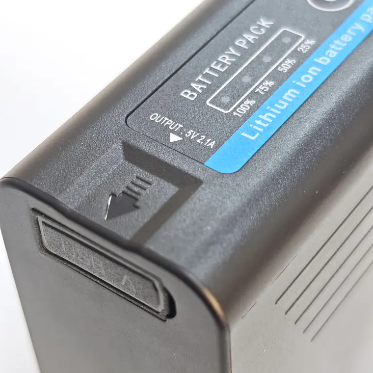 Iluminus NP-F990 Batería Para Cámaras y Luces Led Con Indicador de Carga 8