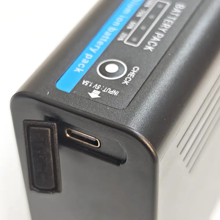 Iluminus NP-F990 Batería Para Cámaras y Luces Led Con Indicador de Carga 10