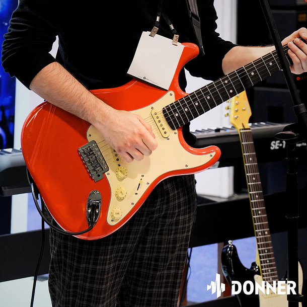 Donner DST-600 Guitarra Eléctrica Cuerpo Sólido 39