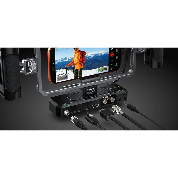 Blackmagic Design Camera ProDock Dock Profesional para iPhone 17 Pro con Genlock, Timecode y Salida HDMI CINTDOCKPRO 3