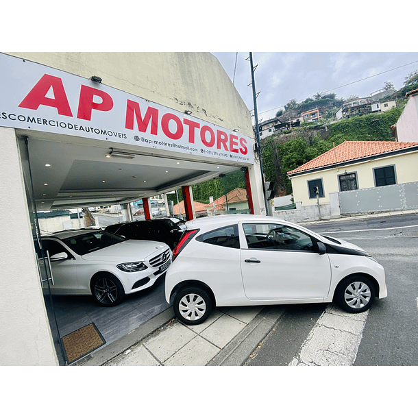 TOYOTA AYGO 1.0 X-PLAY ANO 2019 3