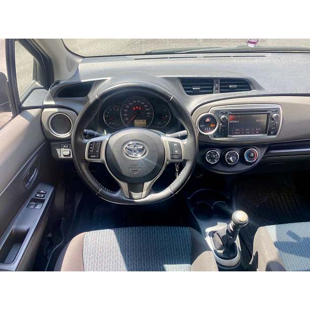 TOYOTA YARIS 1.4 D4D 90CV CX 6 ANO 2012 7