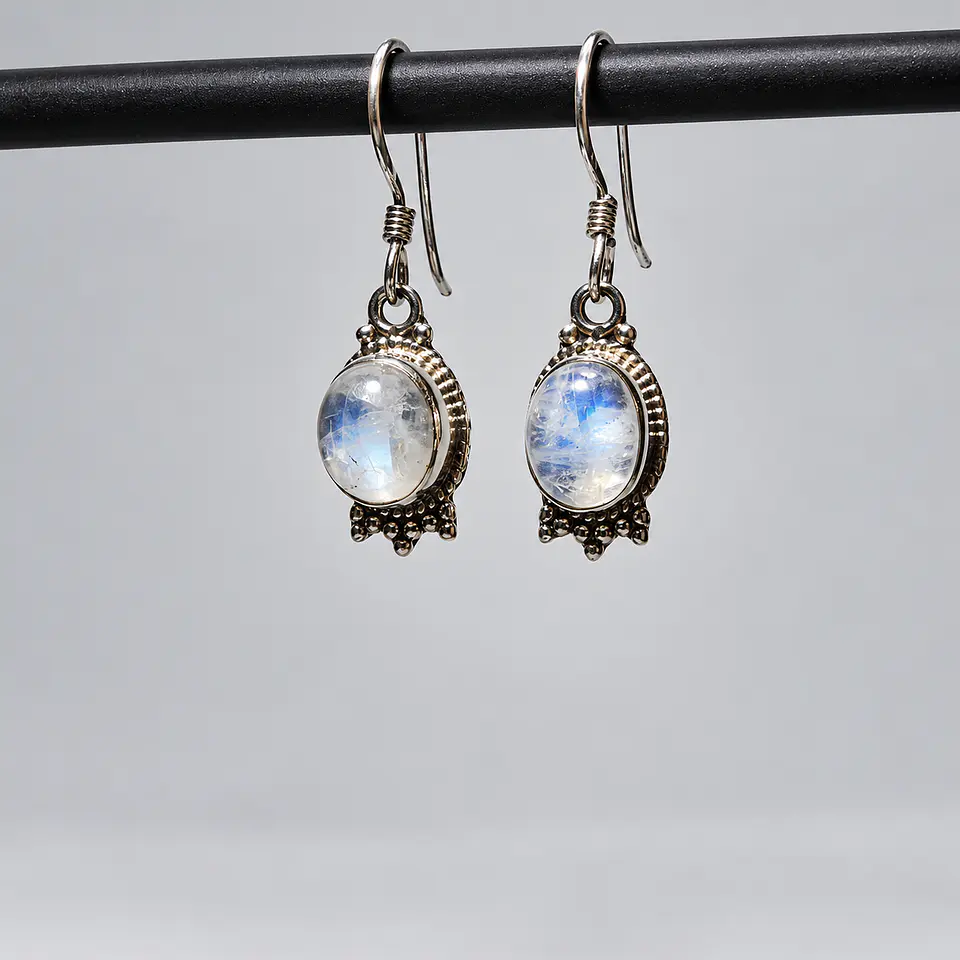 Aros Ovalados de Piedra Luna en Plata 925 1