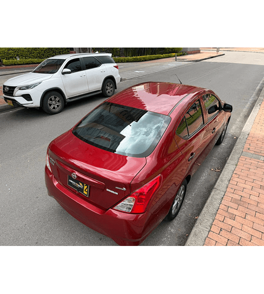Nissan Versa V-drive Connect 2023 Automático Impecable!