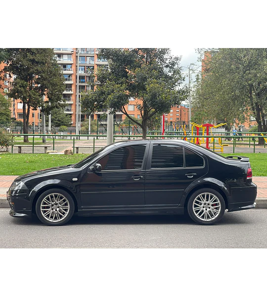 VOLKSWAGEN  JETTA GLI