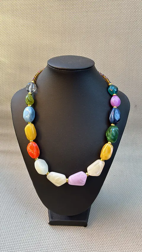 Collar de acrílico colores primaverales, ligero y moderno