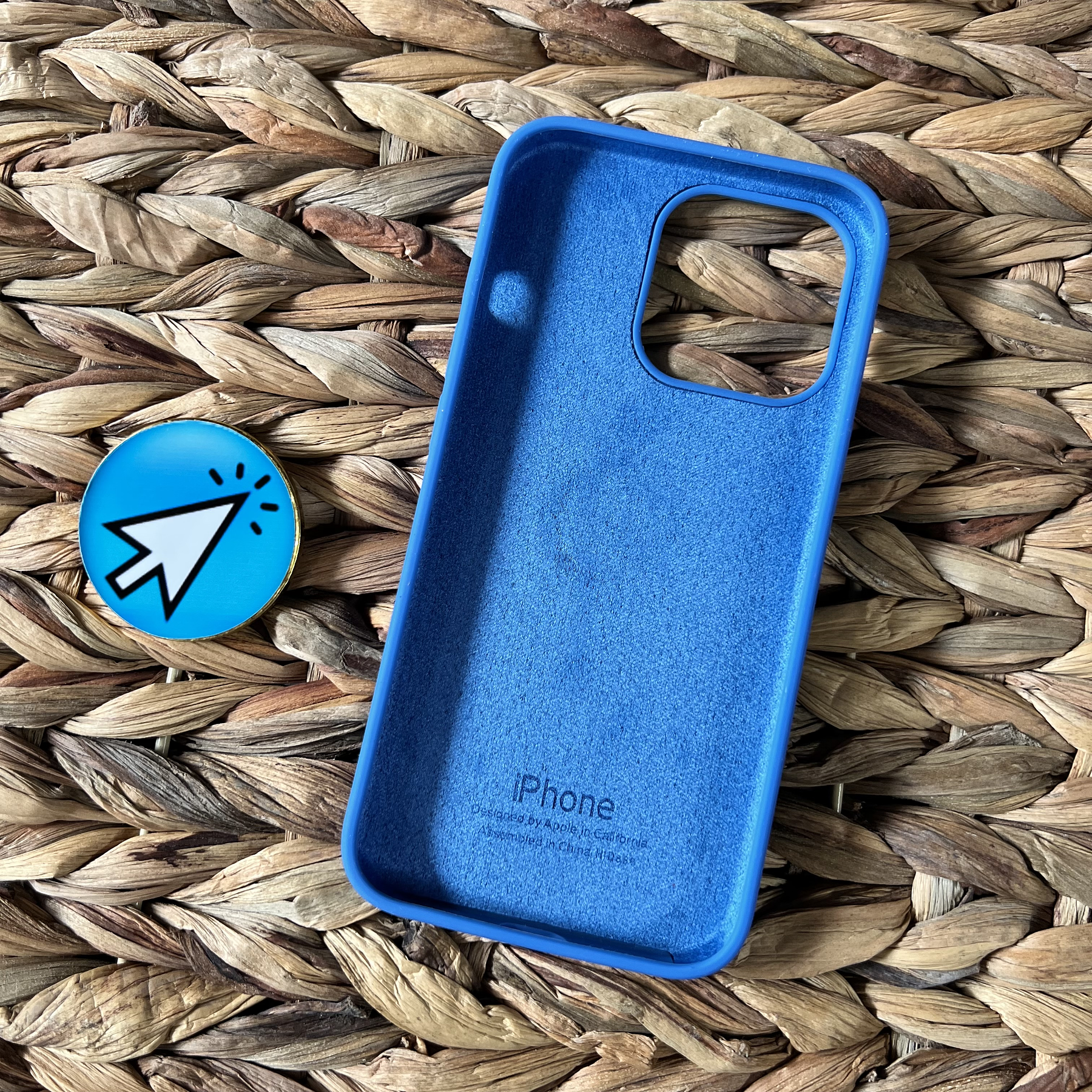 Carcasa Iphone 13 pro color: azul pastel claro