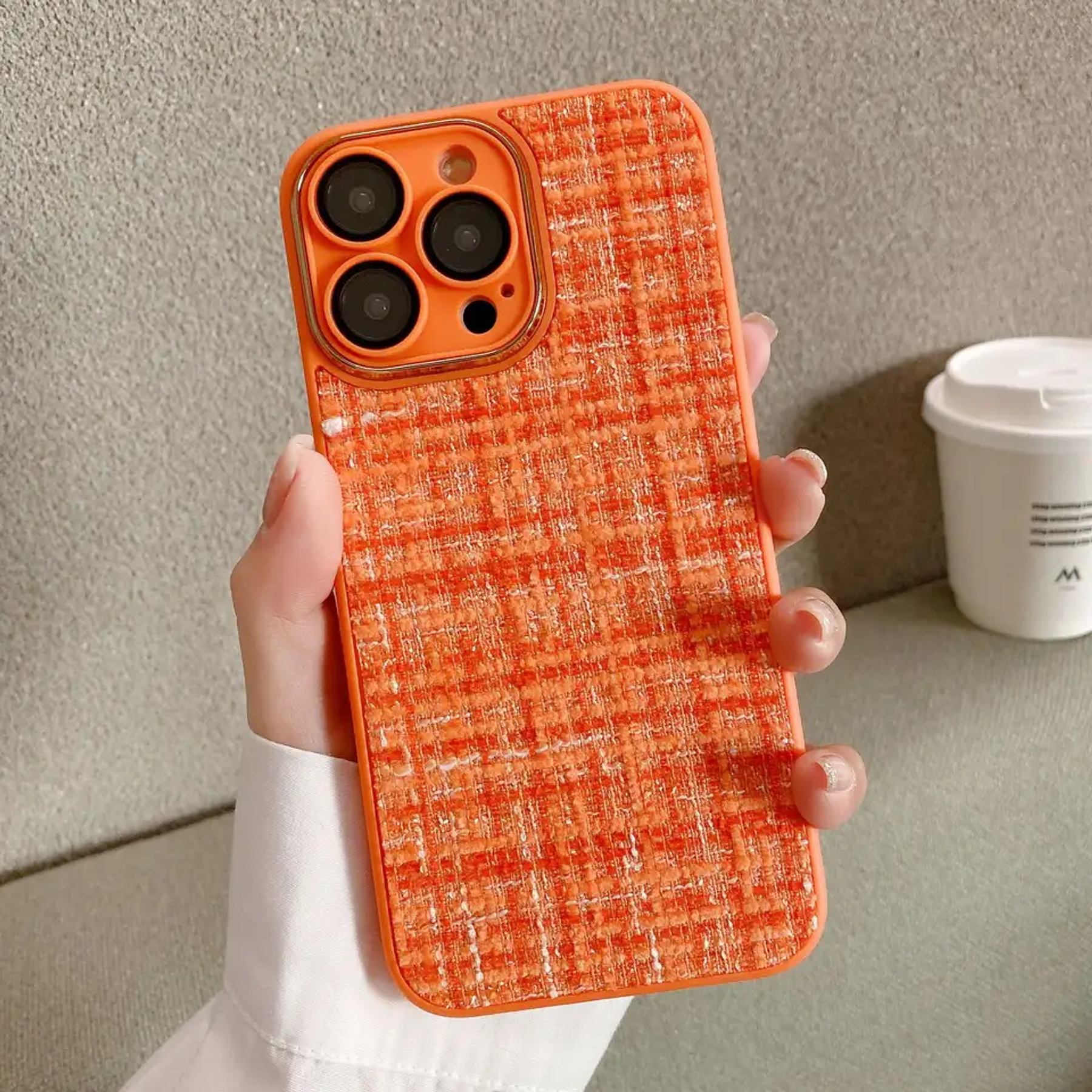 Carcasa iPhone 13 Estilo Textura de Tela Suavecita Naranja