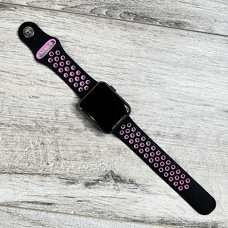 Correa deportiva 42/44/45/49mm color: negra c/puntos rosas