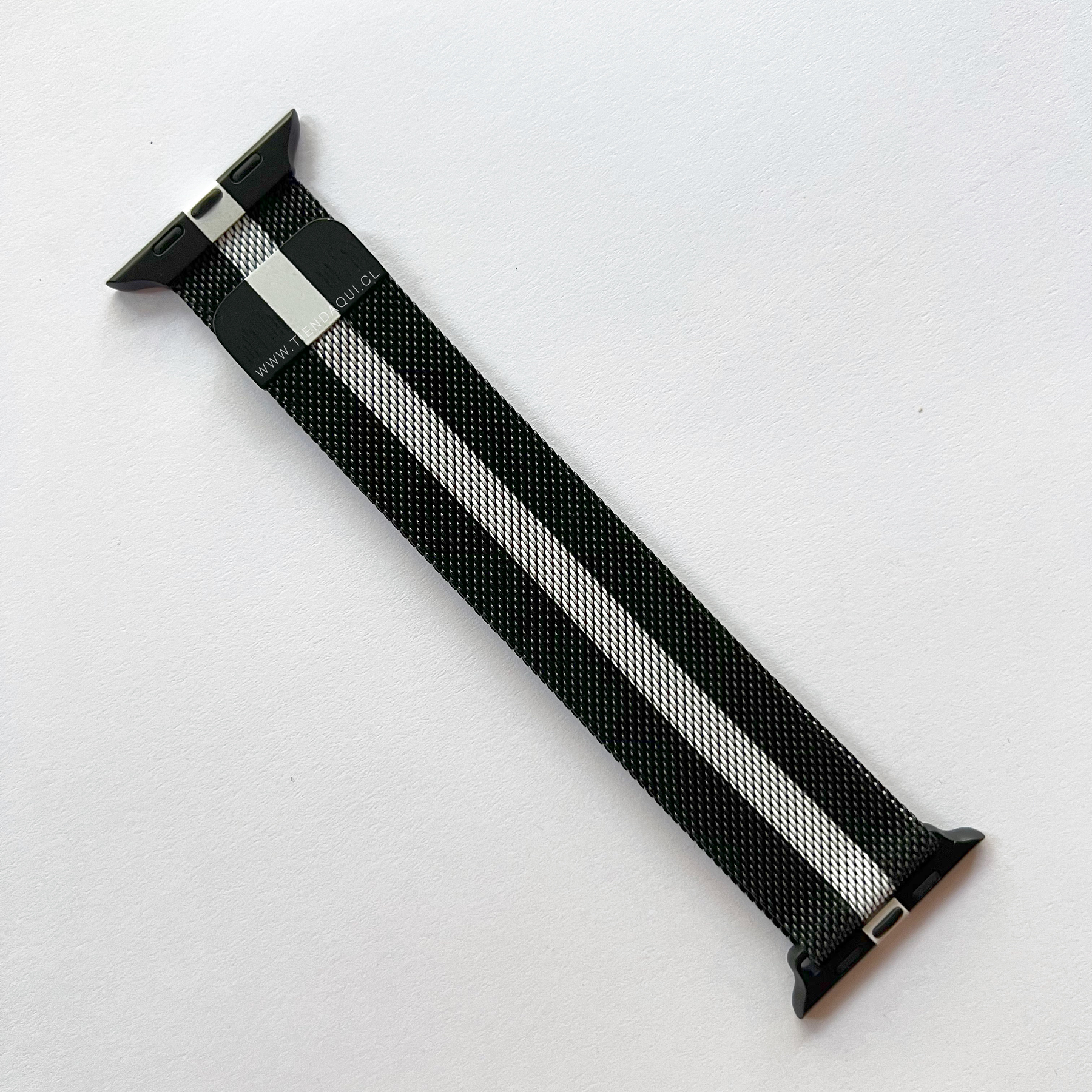 Correa metalizada color: negro con franja gris (38/40/41mm)