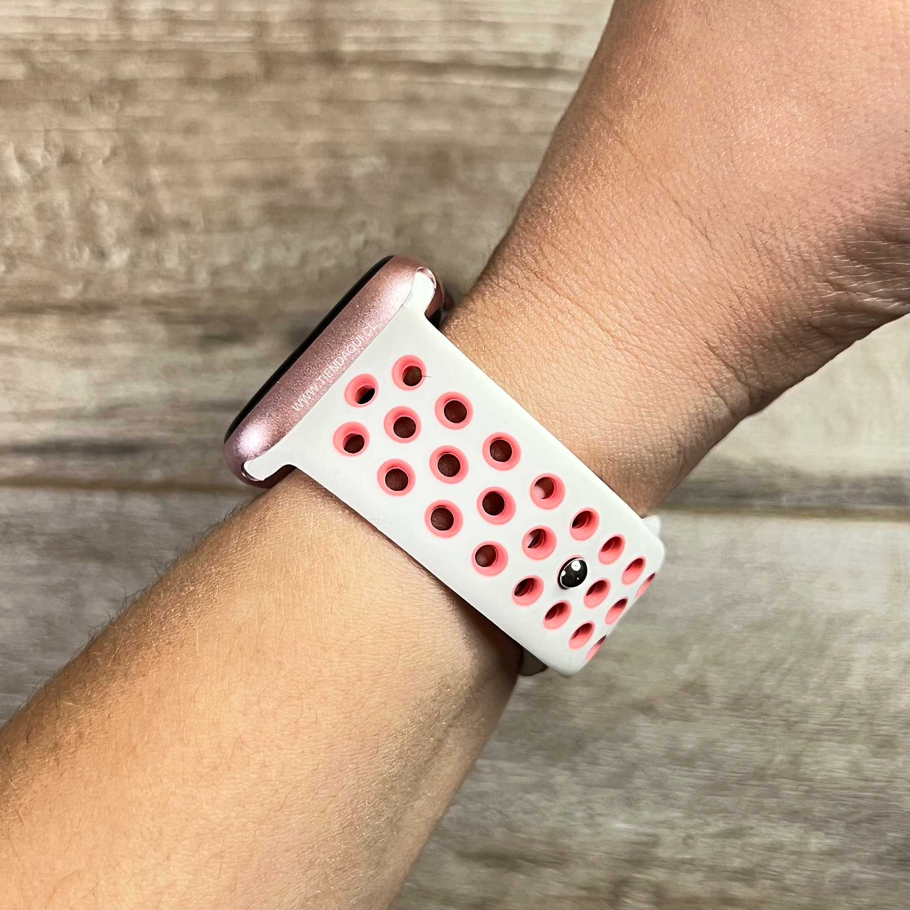 Correa deportiva 38/40/41mm color: blanca c/puntos rosas