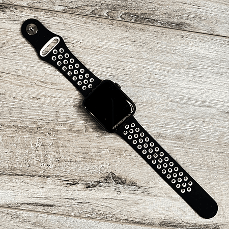 Correa deportiva 38/40/41mm negra c/puntos blancos