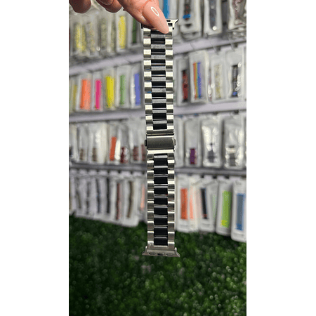 Correa eslabón smartwatch 42/44/45/49mm calidad premium  color: plateado con franja negra