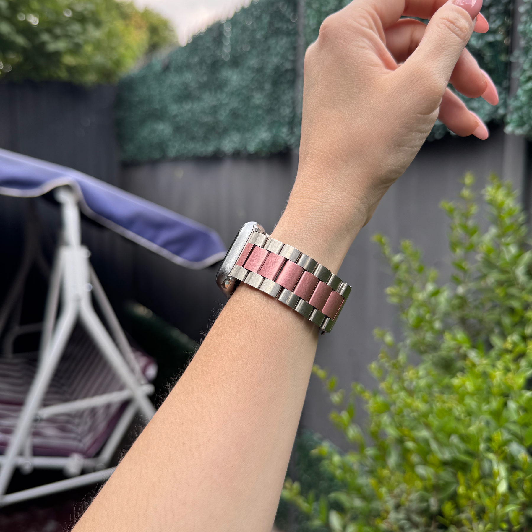 Correa slabón smartwatch 38/40/41mm calidad premium  color: PLATA CON FRANJA PINK