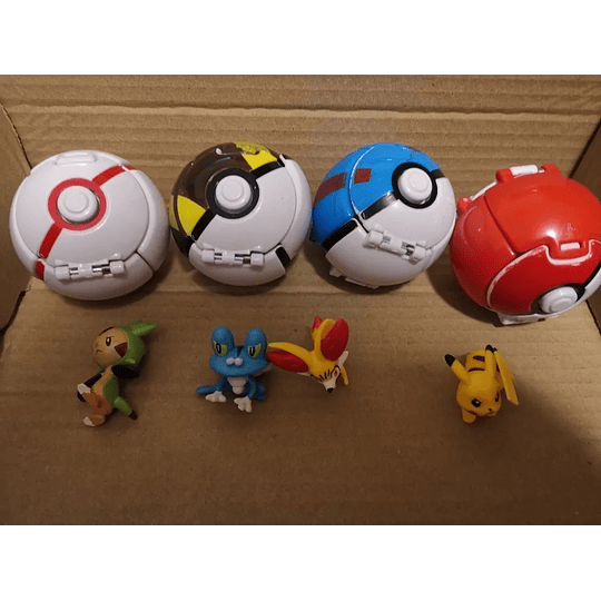 Pokemon Set 4 Pokeballs + 4 Pokemon