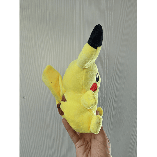 Pokemon Peluche Pikachu 20 cm