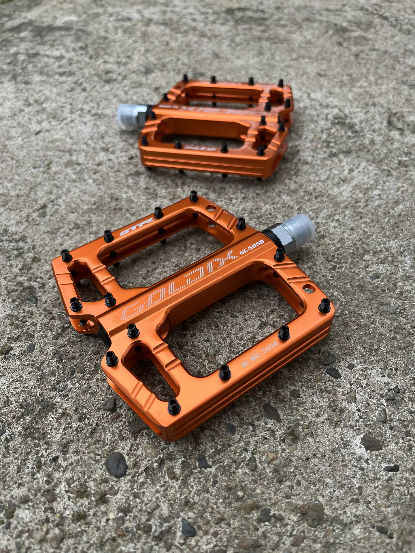 Pedales Flat Goldix aluminio mtb orange  2