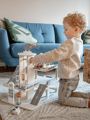 Garagem de Madeira Tryco – Estacionamento Multinível com Acessórios