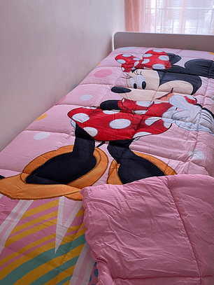 Edredão Love Disney – Mickey & Minnie, Magia e Conforto! ❤️🖤✨