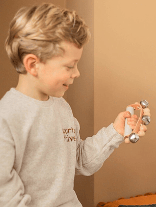 Chocalho de Madeira para Bebé – Brinquedo Sensorial FSC® | Label Label