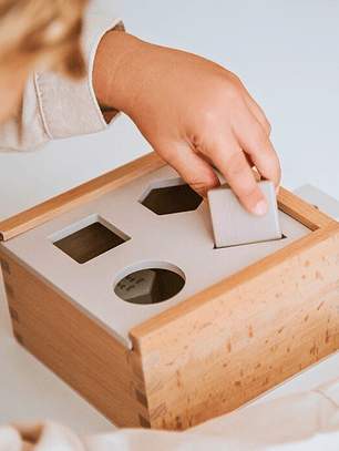 Caixa de Formas em Madeira – Brinquedo Educativo Sensorial FSC® | Label Label