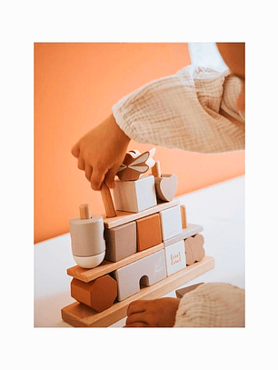 Blocos de Madeira Empilháveis FSC® – Brinquedo Sensorial 18m+ | Label Label