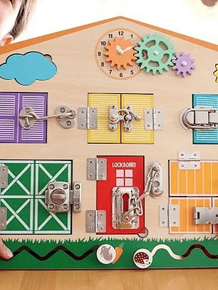 LockBoard® – O Busyboard em Madeira que Estimula a Curiosidade e o Desenvolvimento do Teu Filho!